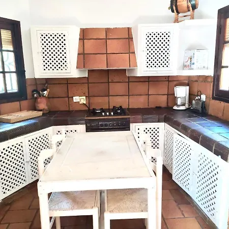 Holiday home Rural En La Mancha Con Jardin Y Piscina Privados