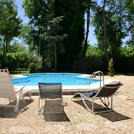 Holiday home Rural En La Mancha Con Jardin Y Piscina Privados